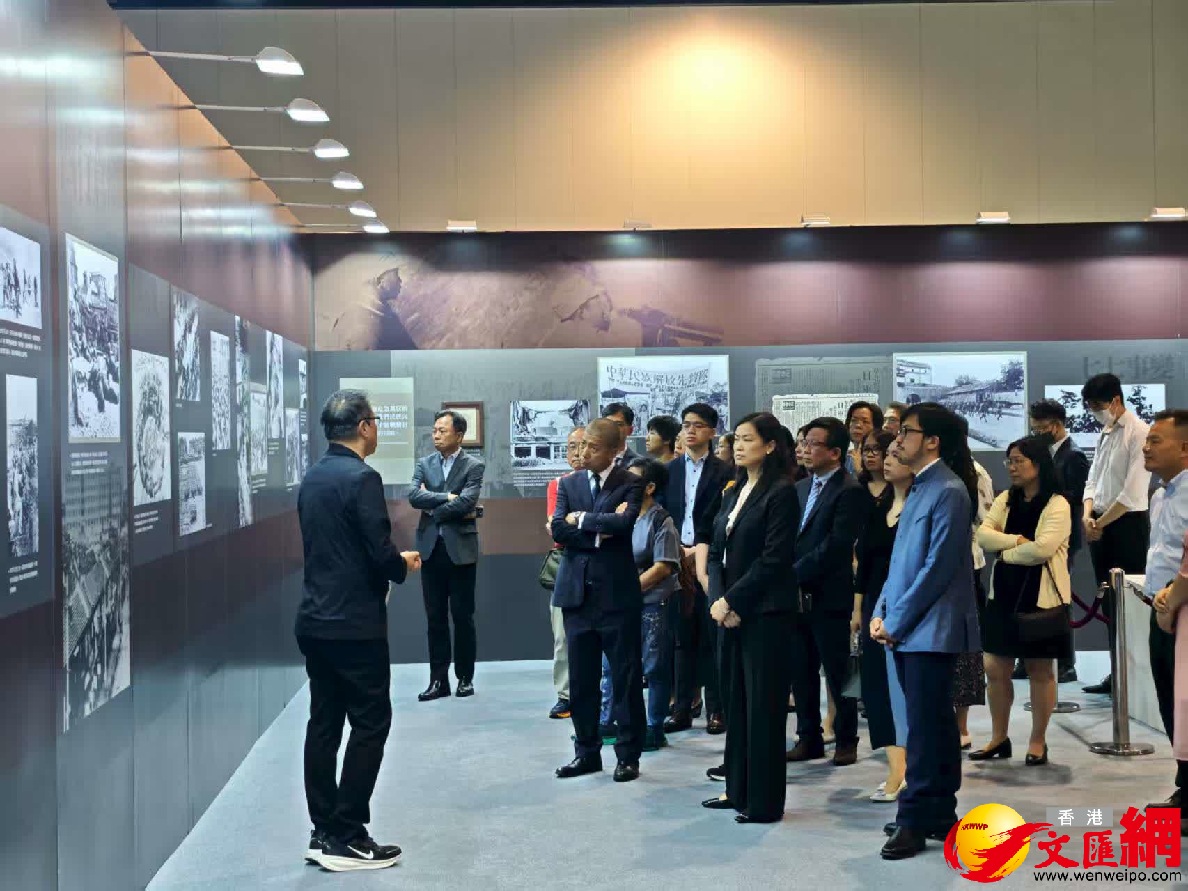 社會福利署副署長帶隊來參觀展覽。（香港文匯報記者攝）