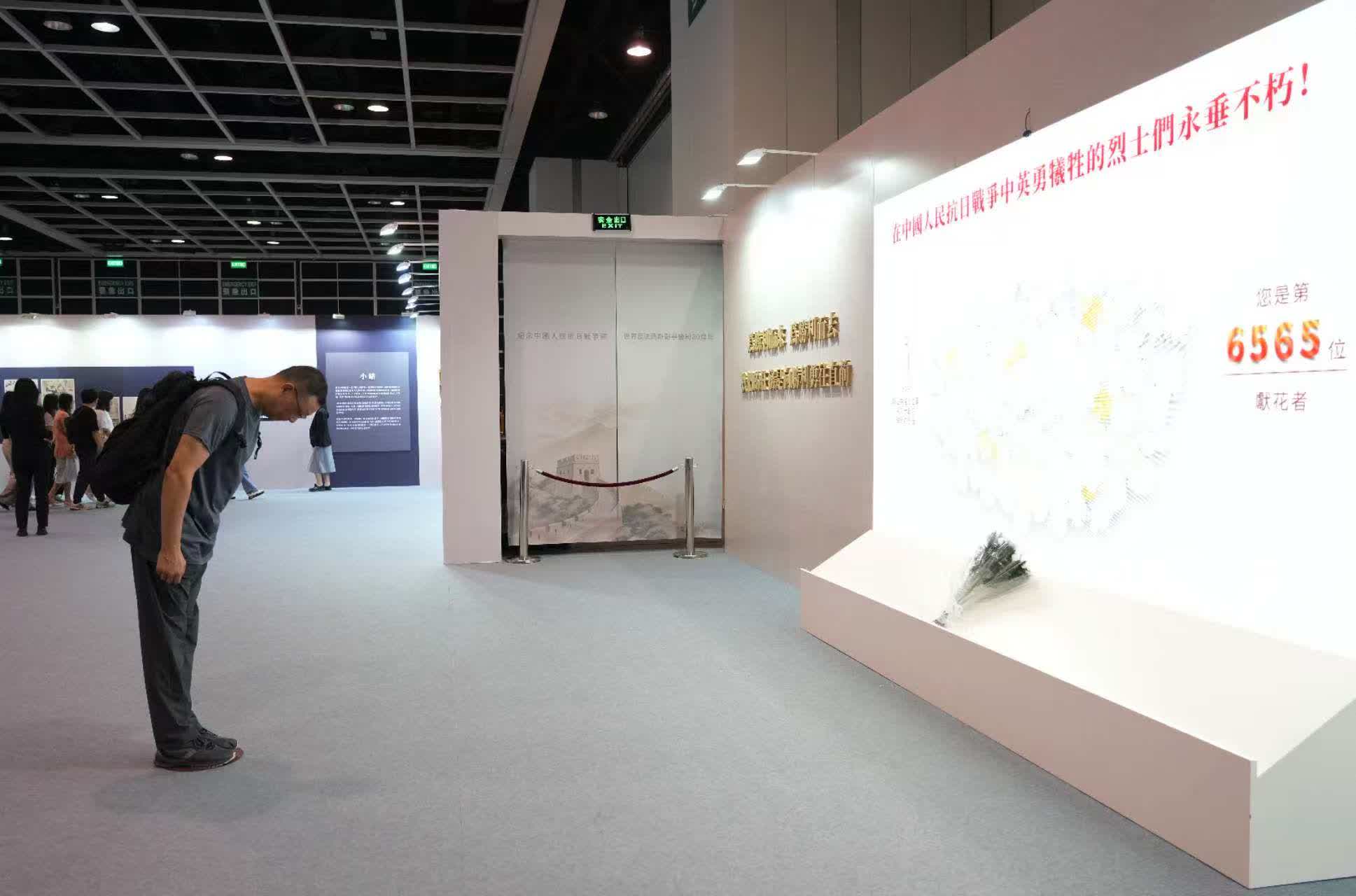 市民觀展。（大公報記者黃洋港攝）