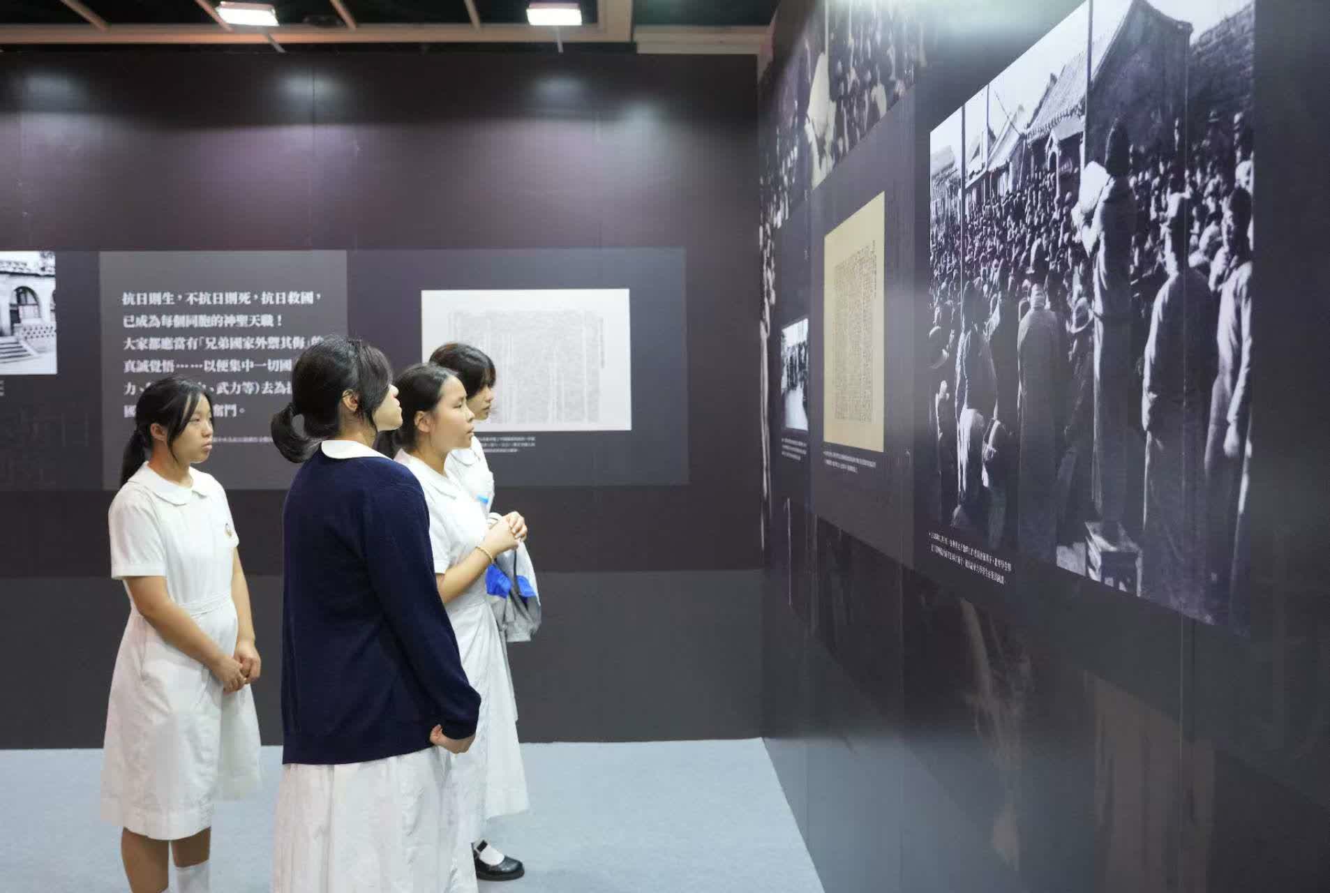 學生參展。（大公報記者黃洋港攝）