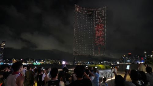 抗戰勝利80周年｜「日本投降矣」震撼重現！1200架無人機照亮香江夜空