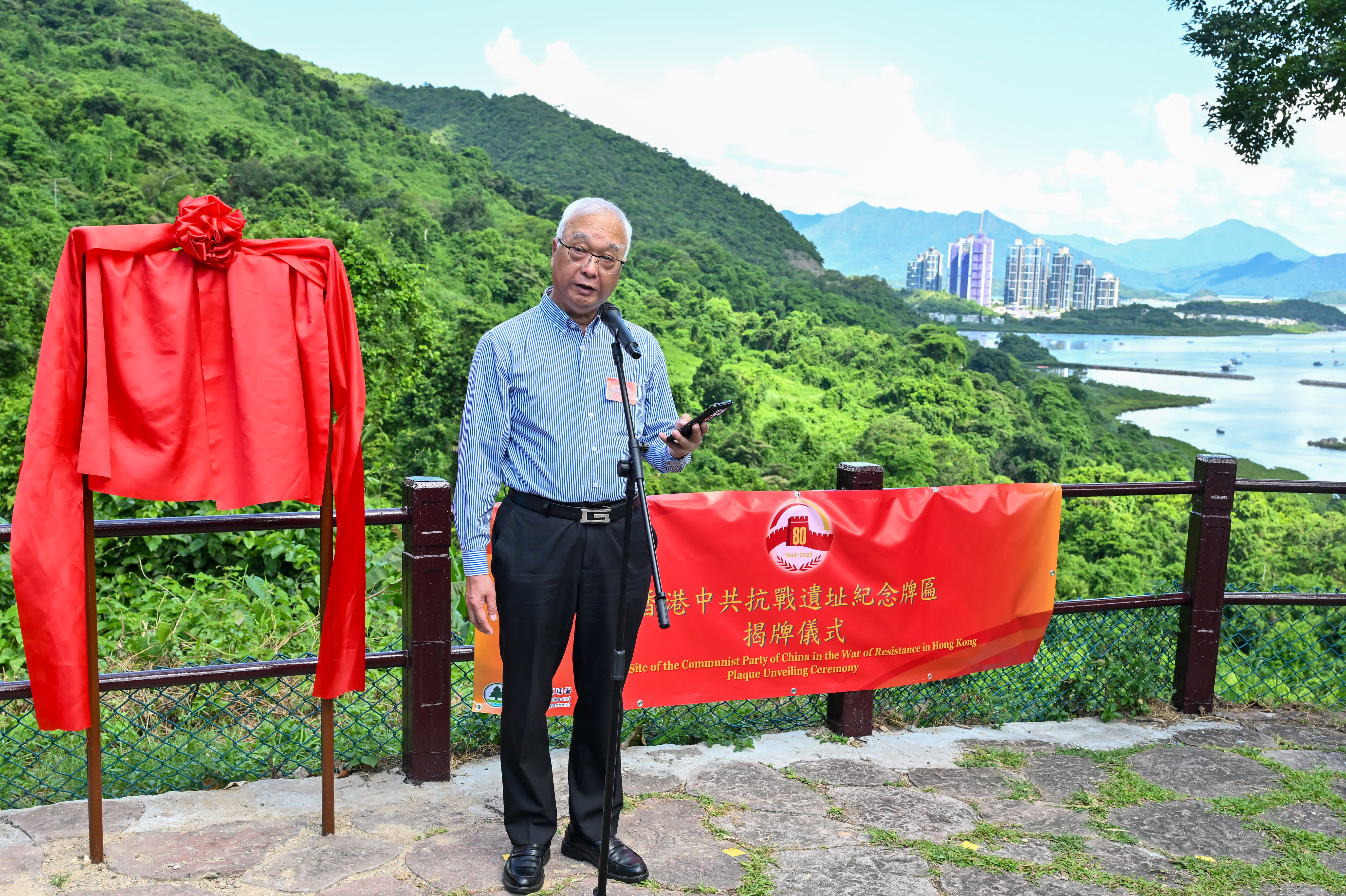 圖示環境及生態局局長謝展寰在揭牌儀式致辭。（政府新聞處）