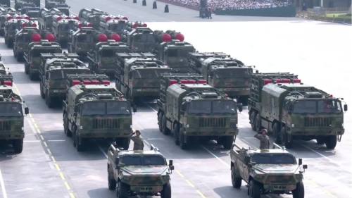 九三閱兵 | 發(fā)射即到達(dá)！定向能武器裝備首次亮相閱兵場(chǎng)