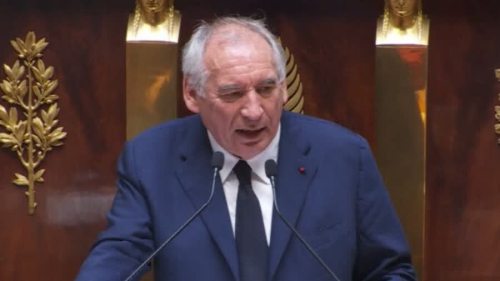 法國總統馬克龍接受總理貝魯辭呈