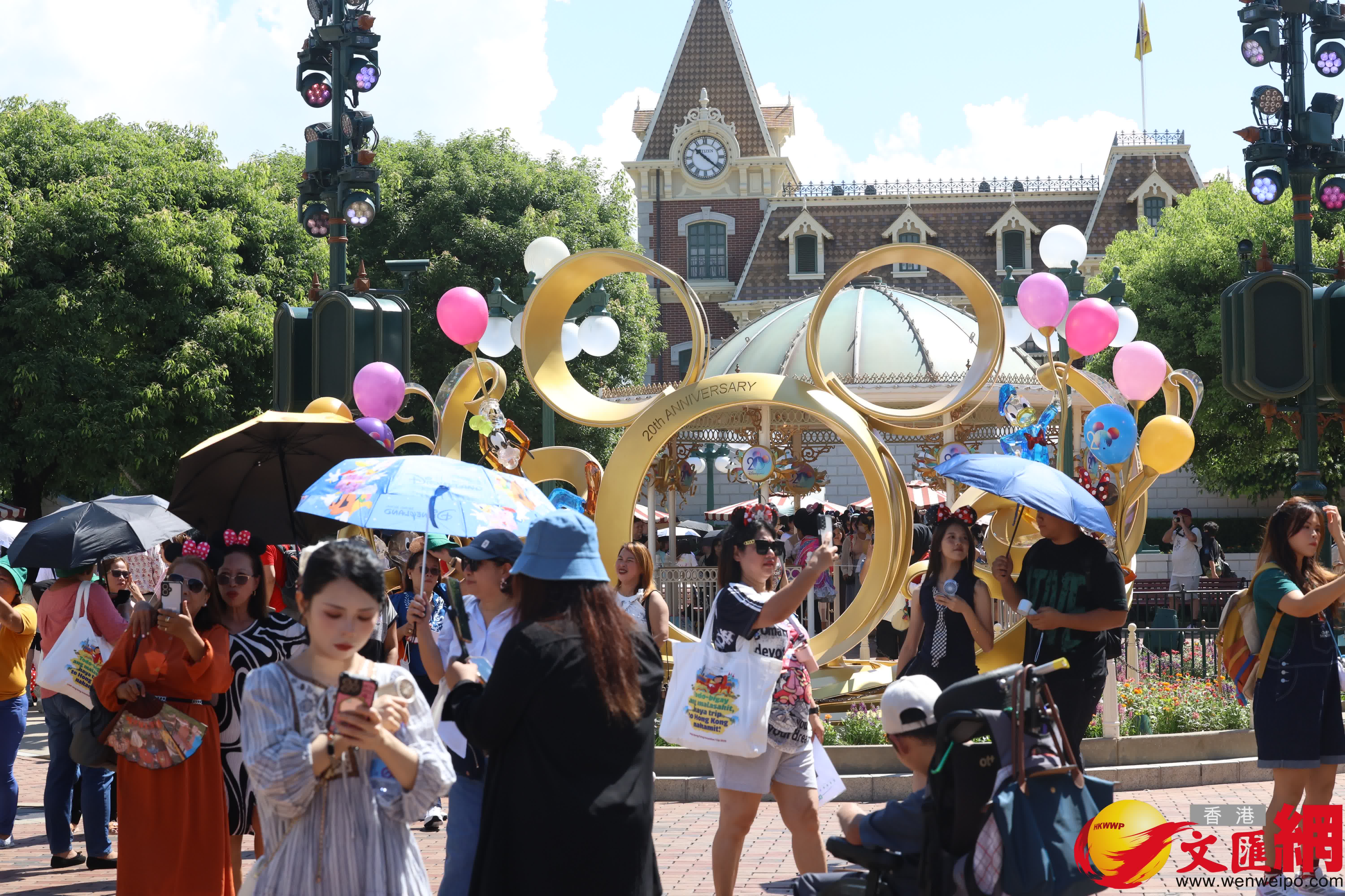 香港迪士尼度假村今日(9月12日)舉行開業20周年紀念活動。(香港文匯報記者萬霜靈攝) 香港迪士尼度假村今日(9月12日)舉行開業20周年紀念活動。(香港文匯報記者萬霜靈攝)
