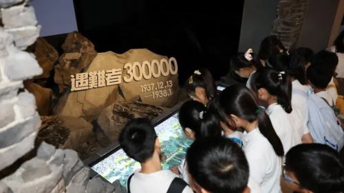 駐港部隊開展主題愛國主義教育活動紀念「九一八」事變爆發94周年