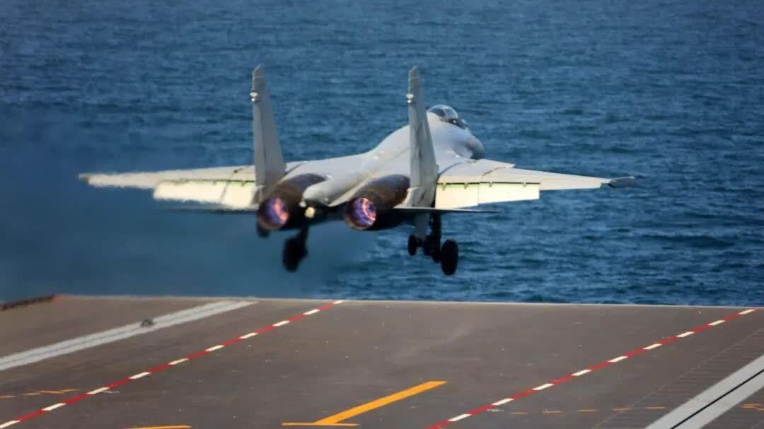殲-35等3型艦載機成功在福建艦起降　訓練細節曝光