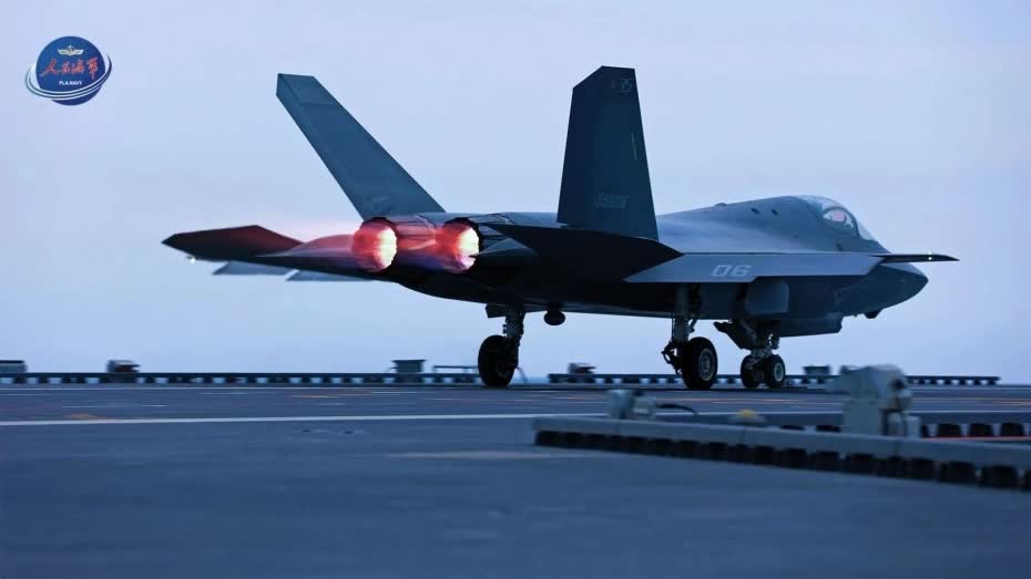 殲-15T、殲-35、空警-600三型艦載機在福建艦首次成功阻攔着艦和彈射起飛。（圖/人民海軍微信公眾號）