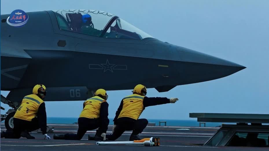 殲-15T、殲-35、空警-600三型艦載機在福建艦首次成功阻攔着艦和彈射起飛。（圖/人民海軍微信公眾號）