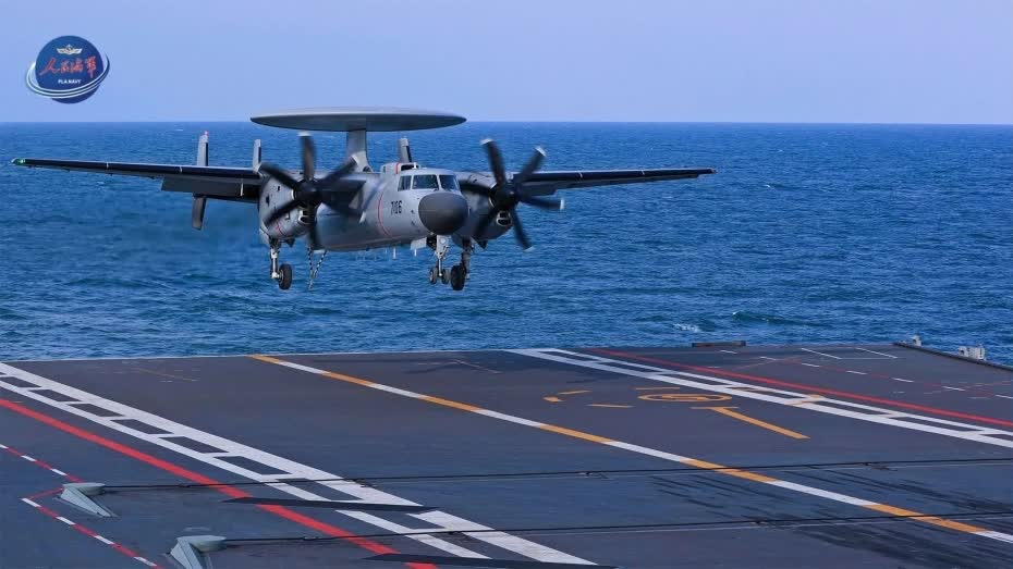 殲-15T、殲-35、空警-600三型艦載機在福建艦首次成功阻攔着艦和彈射起飛。（圖/人民海軍微信公眾號）