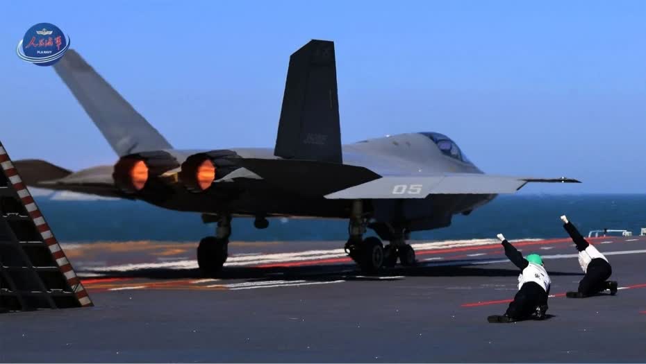 殲-15T、殲-35、空警-600三型艦載機在福建艦首次成功阻攔着艦和彈射起飛。（圖/人民海軍微信公眾號）