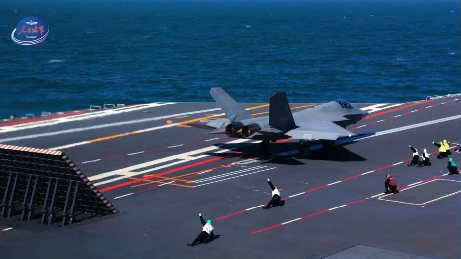 殲-15T、殲-35、空警-600三型艦載機在福建艦首次成功阻攔着艦和彈射起飛。（圖/人民海軍微信公眾號）