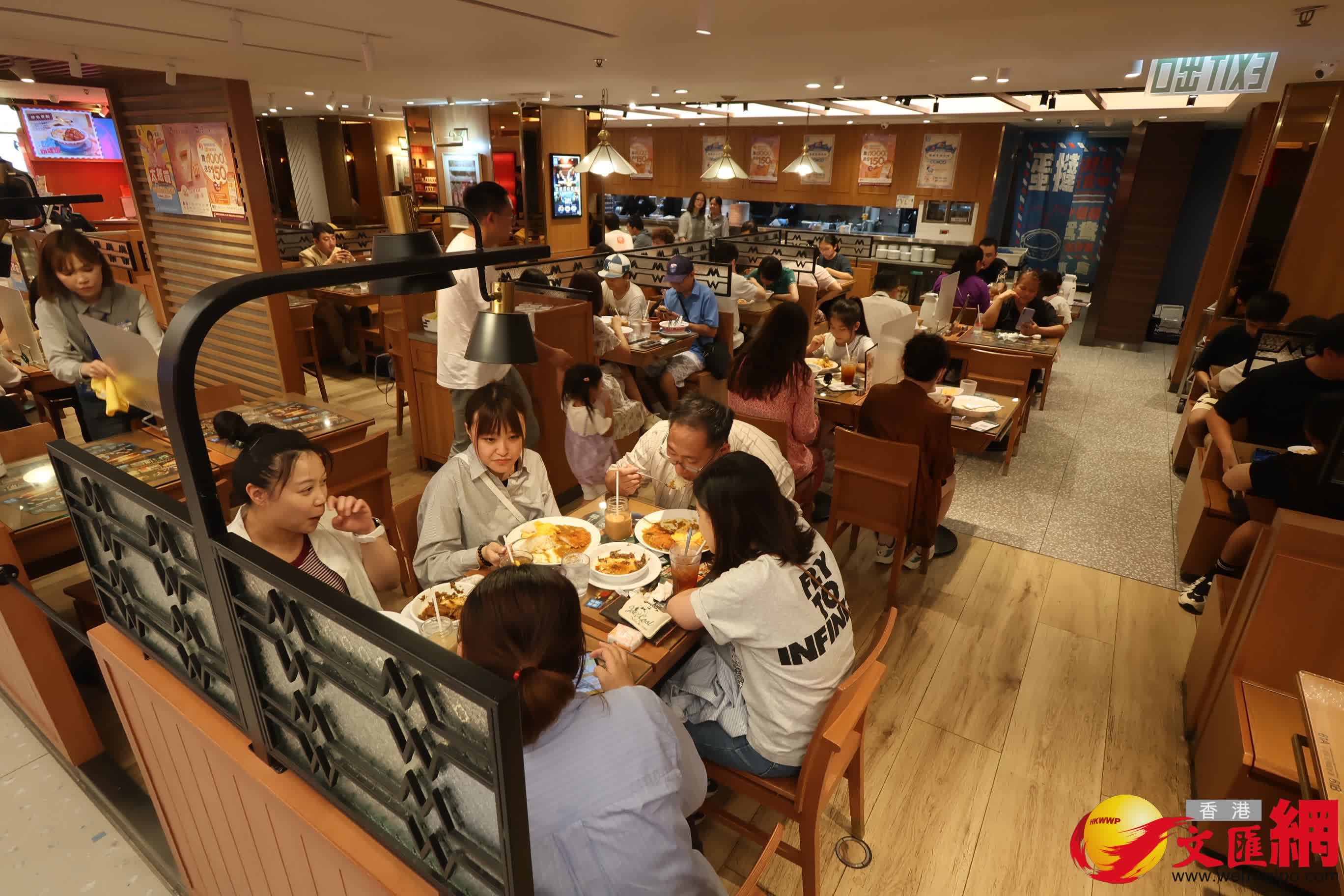 高鐵尖沙咀餐飲情況。（香港文匯報記者 涂穴 攝）