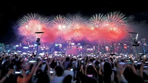 國慶76周年｜國慶煙花閃耀香江　祝願祖國富強昌盛