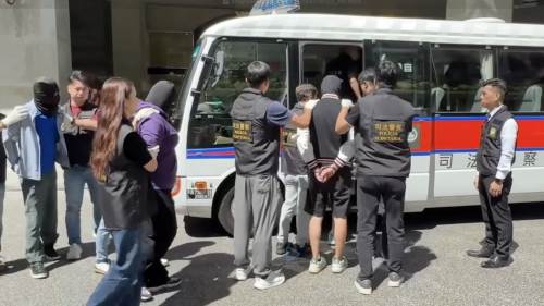 (多圖)跨境犯罪集團開鹹網供賣淫女付費落廣告攬客 粵港澳警拘18人包括3港人