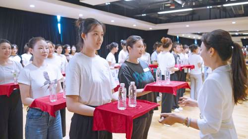 全運會 | 香港禮儀小姐義工接受培訓