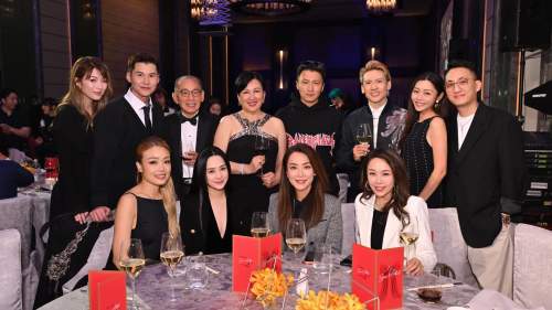 楊受成伉儷慶結婚40周年  霆鋒忙巡演抽空返港赴宴  英皇唱將獻情歌 楊受成伉儷慶結婚40周年  霆鋒忙巡演抽空返港赴宴  英皇唱將獻情歌