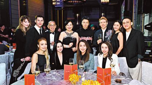 (有片)楊受成夫婦40周年婚宴星光熠熠  容祖兒張敬軒獻唱動人情歌 (有片)楊受成夫婦40周年婚宴星光熠熠  容祖兒張敬軒獻唱動人情歌