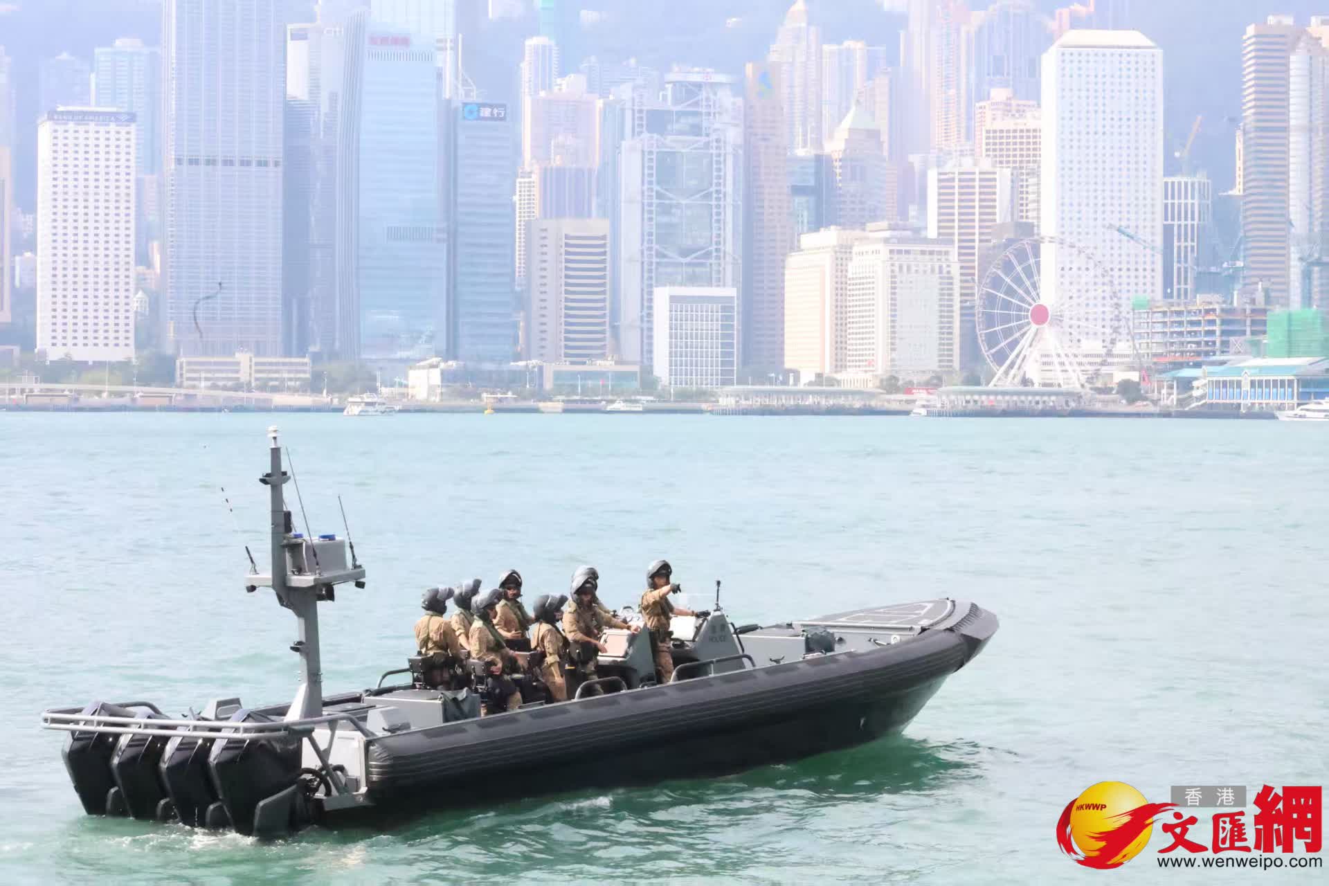 尖沙咀碼頭為運(yùn)送火炬而準(zhǔn)備。（香港文匯報(bào)記者萬(wàn)霜靈攝）