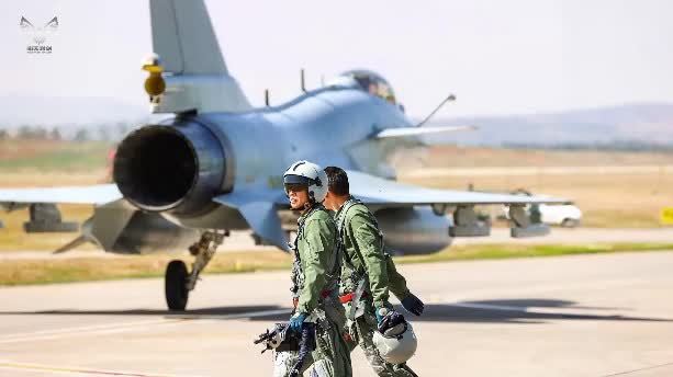 （有片）高燃！被空軍的帥氣混剪硬控了