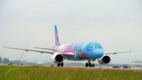 首架C919十五運會主題彩繪飛機首航