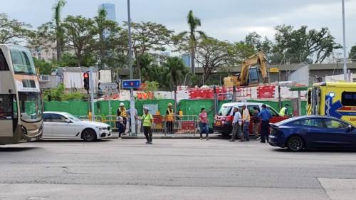 何文田的士遭私家車撞衝上行人路釀3傷 私家車司機(jī)危駕被捕