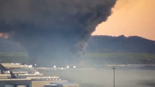 美貨機(jī)墜毀細(xì)節(jié)披露：飛機(jī)起飛時(shí)左翼起火　引擎脫落