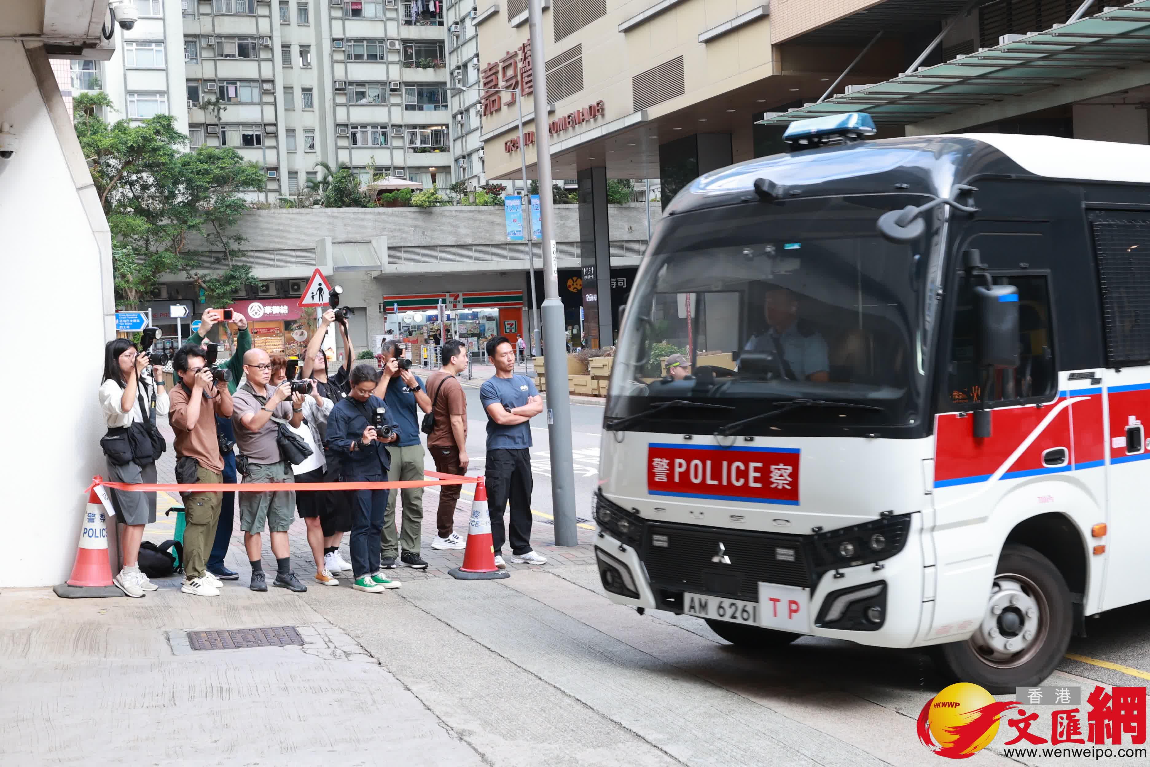 東區裁判法院，JPEX騙案16人提堂。（香港文匯報記者北山彥攝）