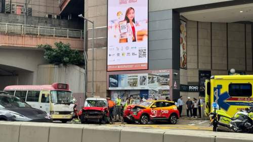 旺角新世紀廣場的士撞倒保安員 再撞另一的士及小巴共5人傷