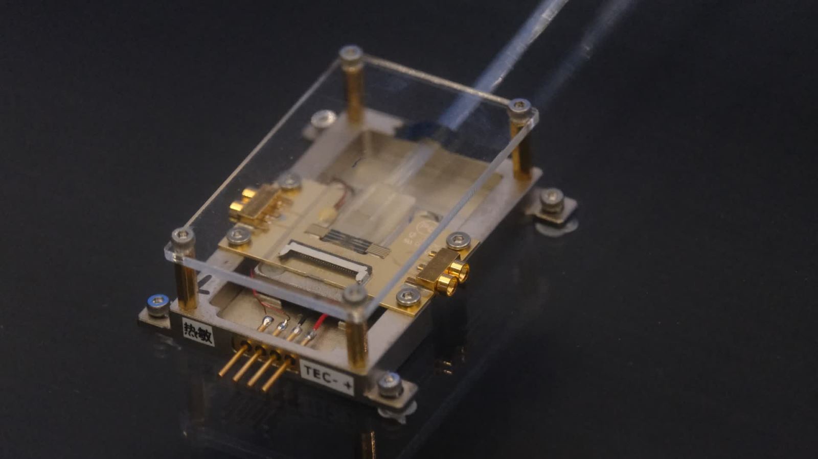 (有片)【量子科技來了！】理大研量子晶片  連接55公里創全球最長光纖量子加密網絡