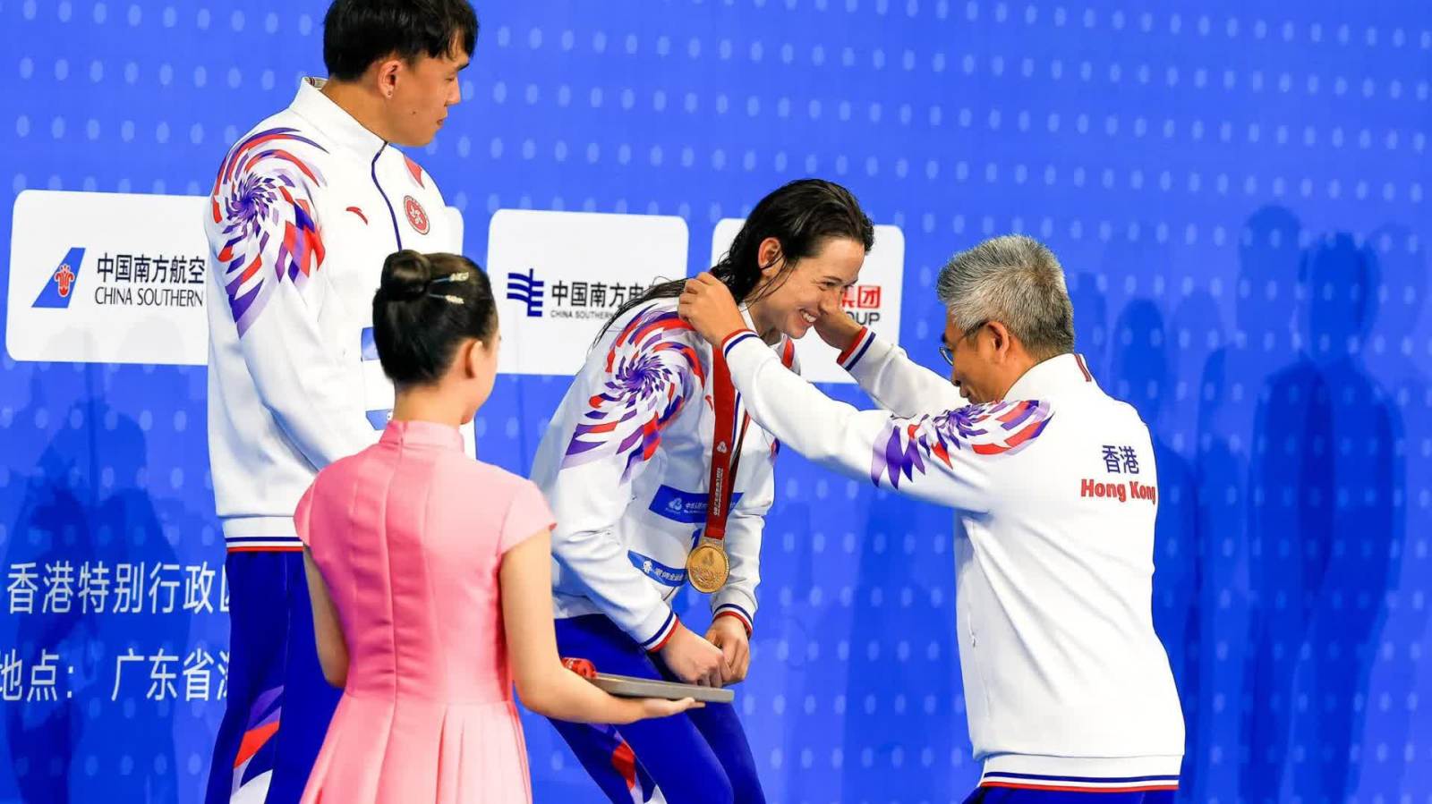 十五運會│羅淑佩祝賀何詩蓓 勇奪女子100米自由泳金牌