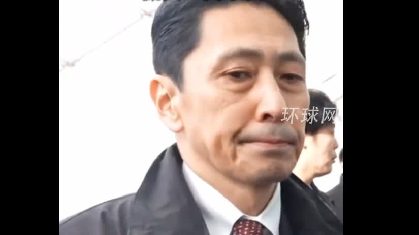 日本外務省高官抵達北京　面對記者低頭一言不發