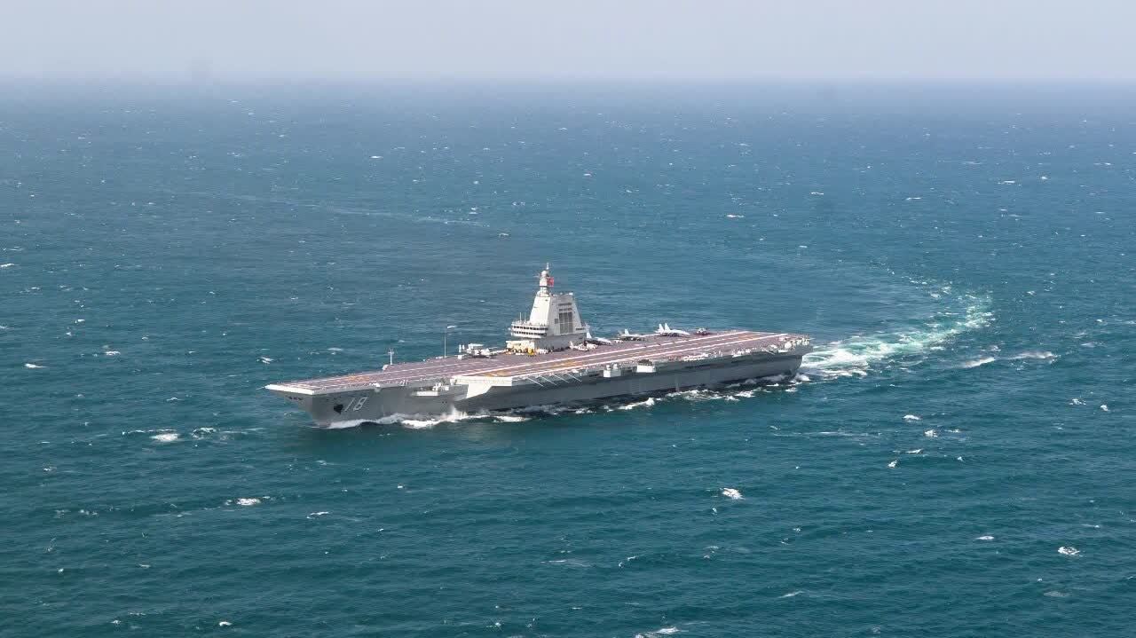 福建艦航母編隊首次海上實兵訓練