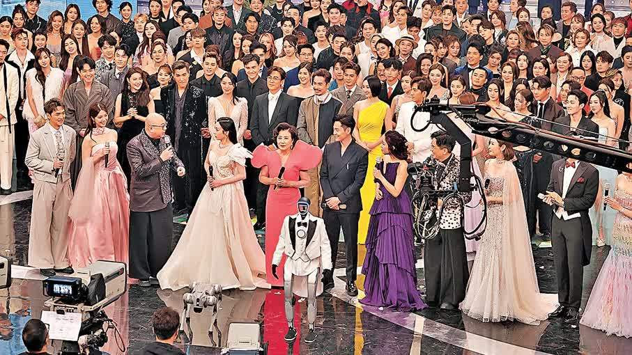 TVB王牌節目聯乘上演大型歌舞　曾志偉連番被擺上枱賀台慶