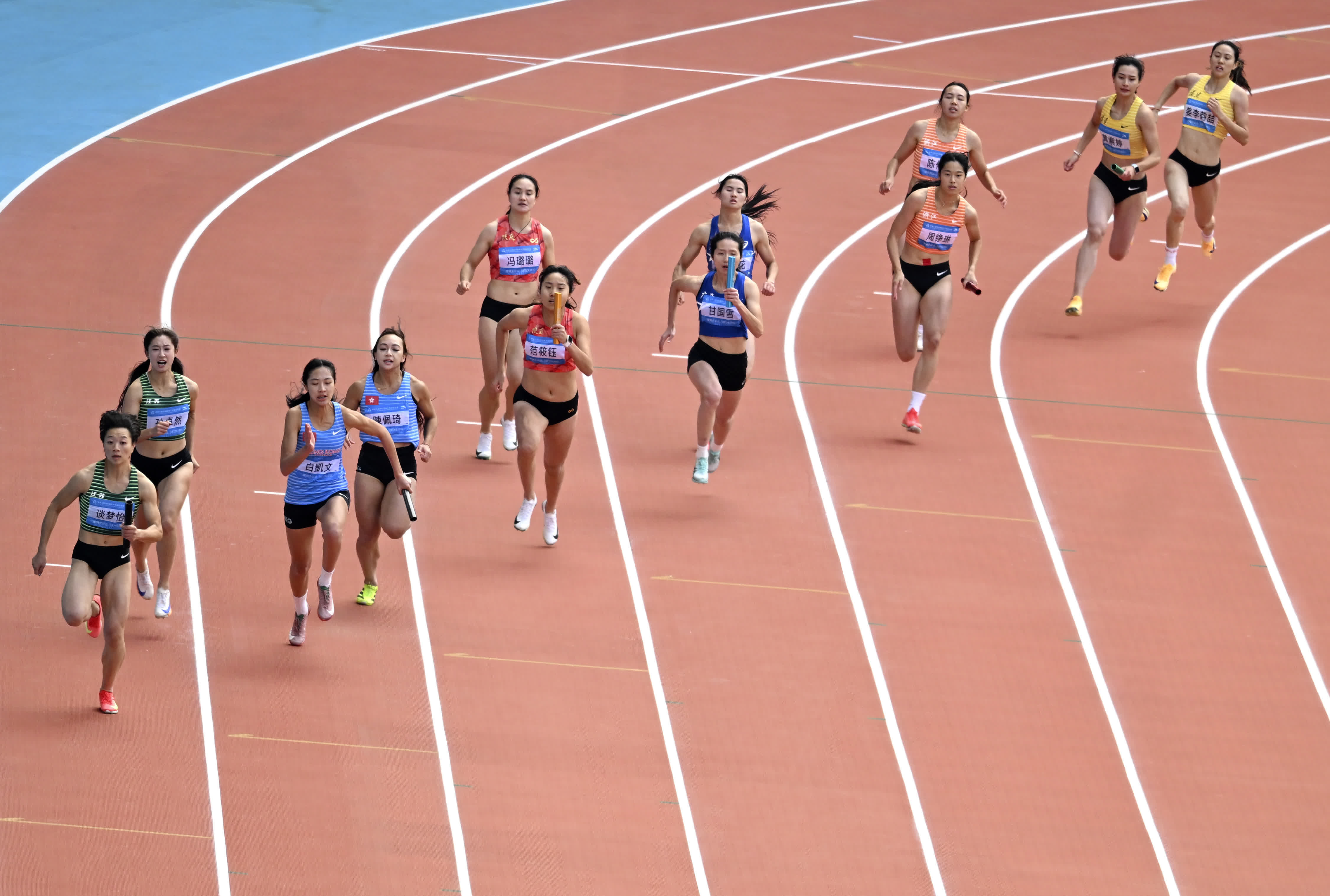 選手們在比賽中。新華社