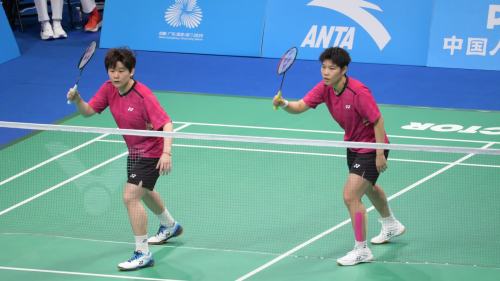 十五運｜擦網絕殺+頂住反撲！黃東萍/譚寧羽毛球女雙登頂