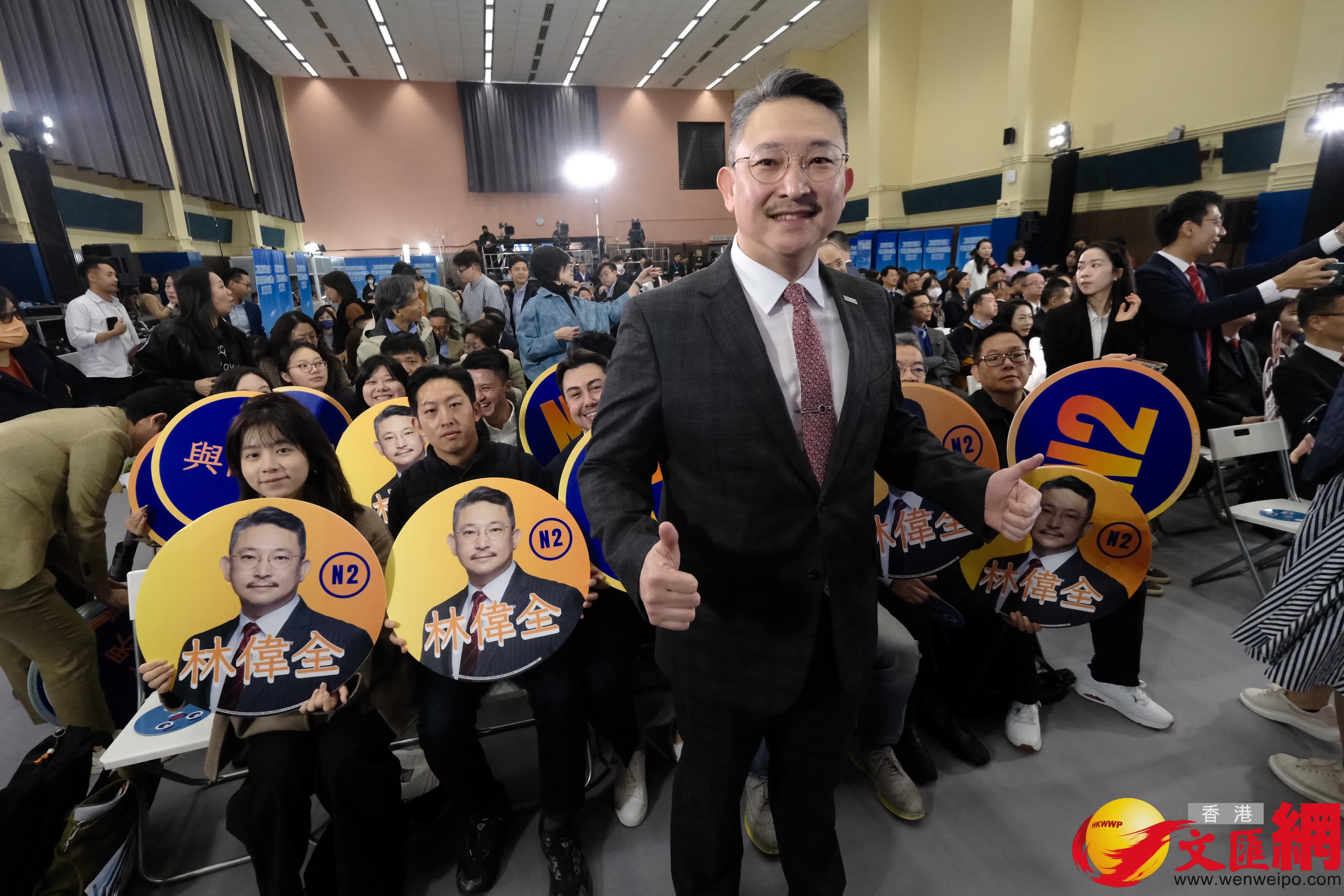 今日上午舉行功能界別-商界（第一）論壇，N2號候選人林偉全及助選團隊。（香港文匯報記者涂穴攝）