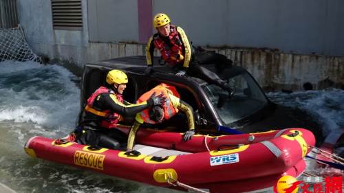 消防處舉行水上救援演習