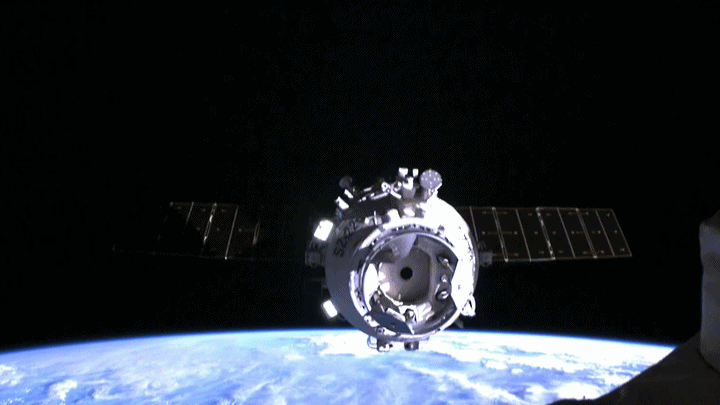 （有片）現場畫面！神舟二十二號飛船成功對接空間站