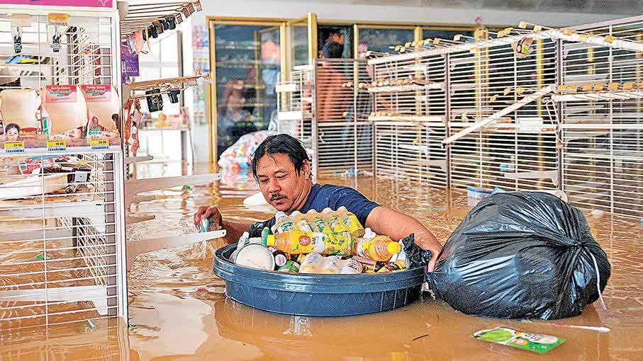 泰15年來最嚴重洪災　航母出動救援