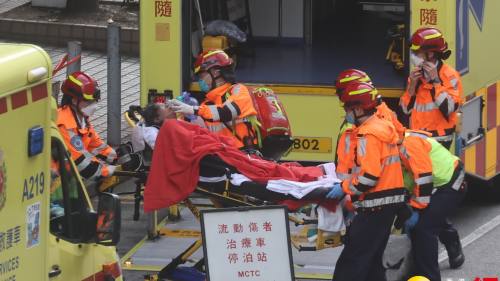 大埔宏福苑大火 | 消防急撲救　有親屬在現場等候消息