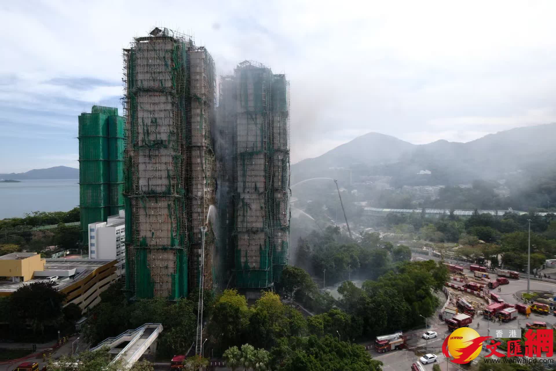 直擊27日中午火場情況。（香港文匯報記者涂穴攝）