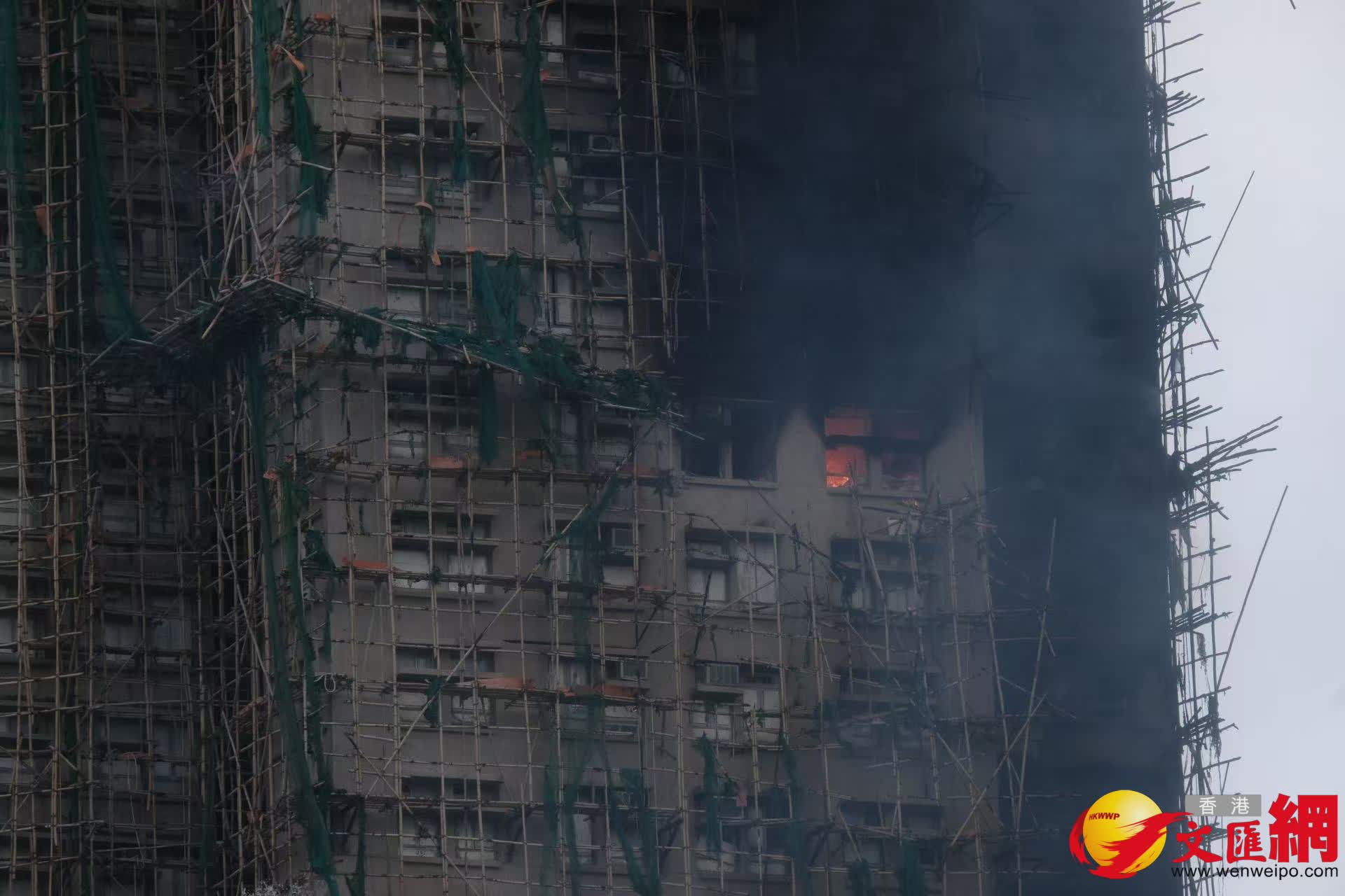 直擊27日中午火場情況。（香港文匯報記者涂穴攝）