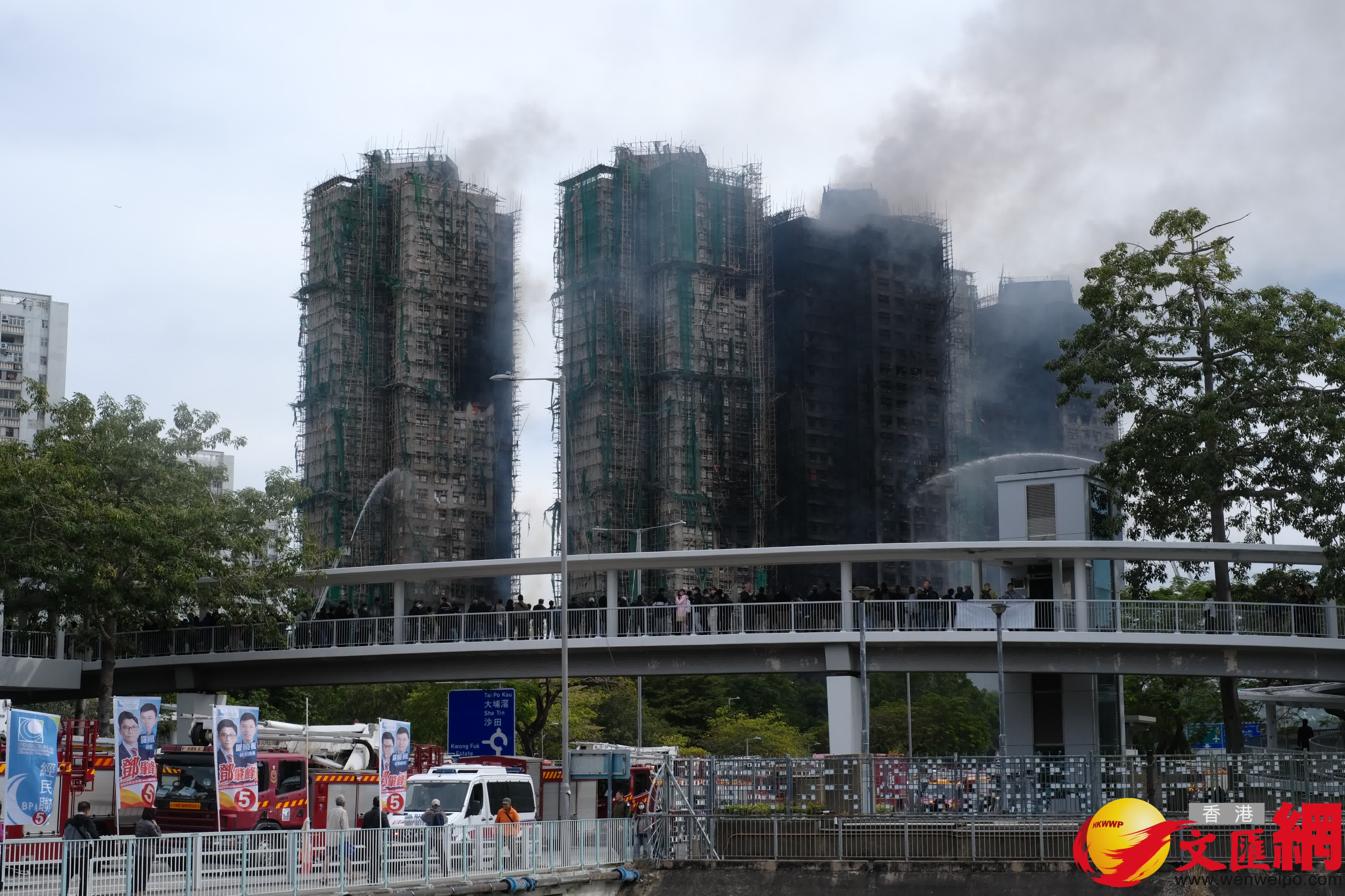 直擊27日中午火場情況。（香港文匯報記者涂穴攝）