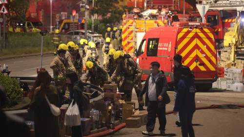 大埔宏福苑大火｜市民向消防送上物資