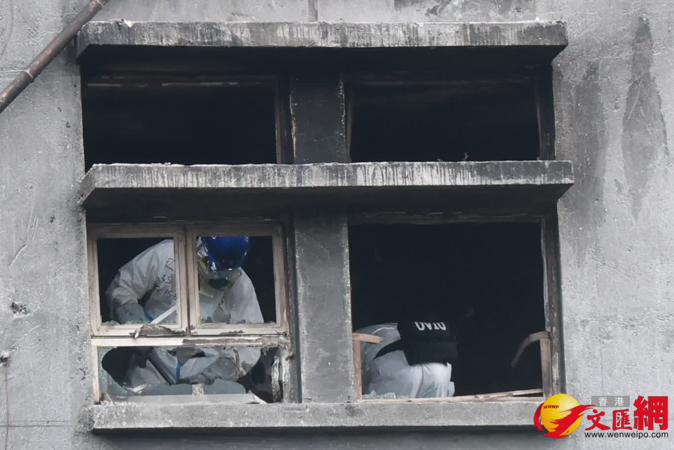 警方繼續到火災單位搜證。（香港文匯報記者 北山彥 攝）