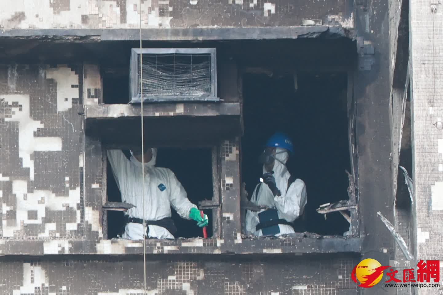 警方繼續到火災單位搜證。（香港文匯報記者 北山彥 攝）