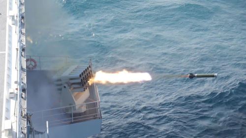 直擊現場！海軍湖北艦開展實戰化訓練