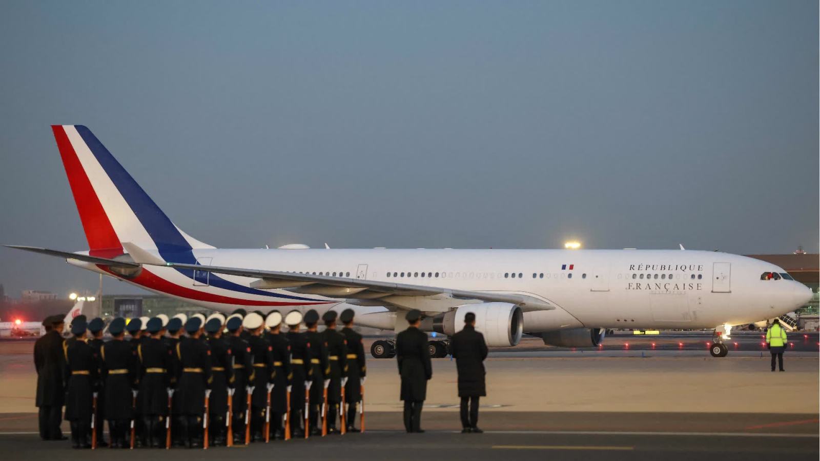 法國總統馬克龍抵達北京　開啟第四次對華國事訪問