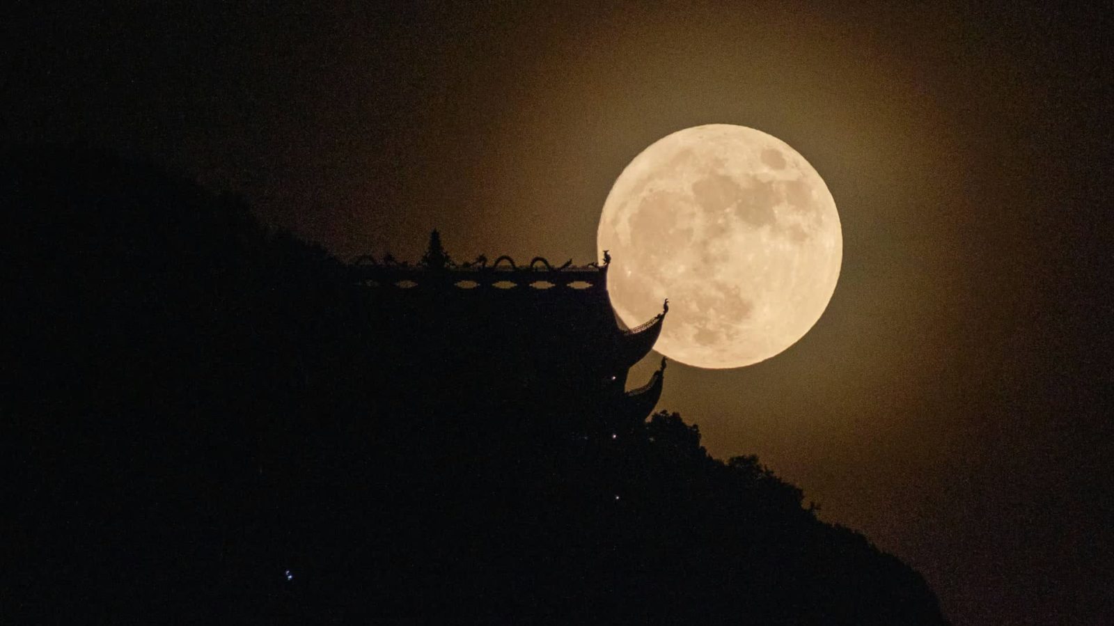 記得抬頭看！2025年最後一次「超級月亮」即將登場