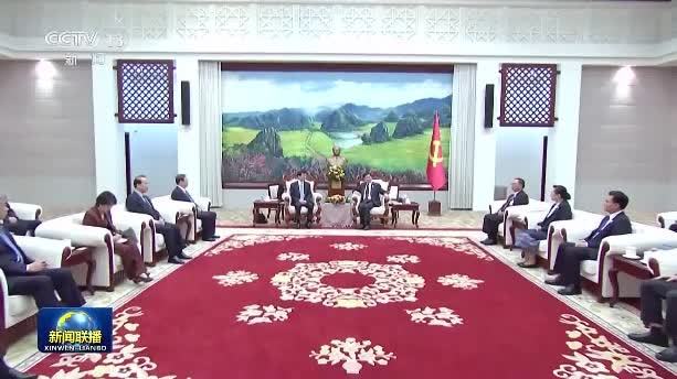 王滬寧對老撾進行正式友好訪問並出席老撾建國50周年慶祝活動